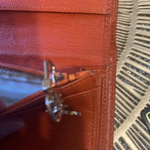 Well loved orange Chanel wallet - Picture 11 of 12